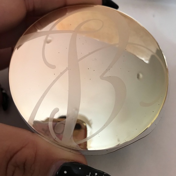 Este Lauder Double Wear Stay-in-place Foundation - Picture 2 of 5